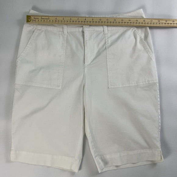 St. John's Bay Bermuda Shorts Womens White Denim Cotton Stretch Pockets Size 10 - Picture 7 of 8
